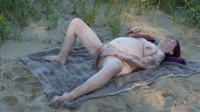 Sommer, Sonne, Sex - Geiler Strandtuchfick