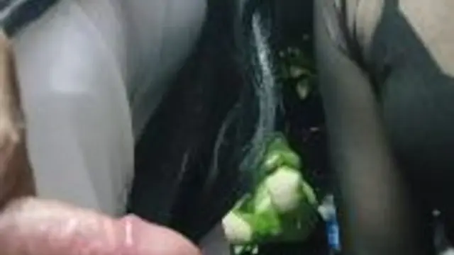 Doppelter Sperma-Bareback-Fick in tiefer Tasse