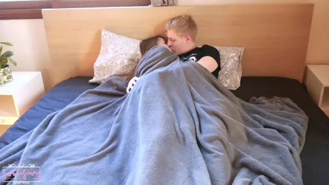 Ich schlucke Sperma aus dem Glas!!