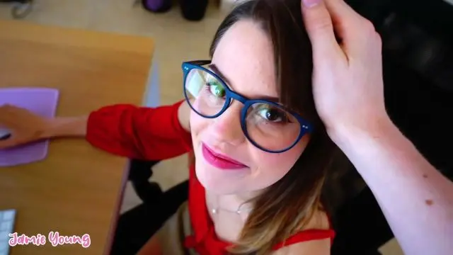 Unterwürfige Sekretärin wird bestraft!