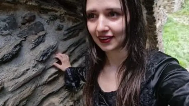 ein Squirtendes Burgfräulein und der junge Ritter