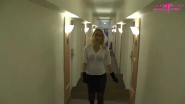 Beim Zimmersercice von 2 Schwänzen zerfickt