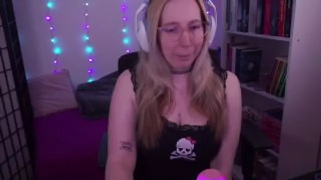 Pillow Orgasm 🤫