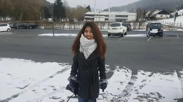 OUTDOOR-PISS: Meine Fotze erfriert!!