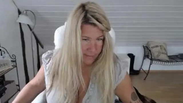 Ohne BH schwingen die ganz schön frei - die Riesenhupen