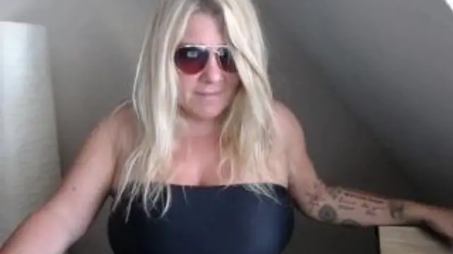 Sexy smoking - rauchen im Badeanzug