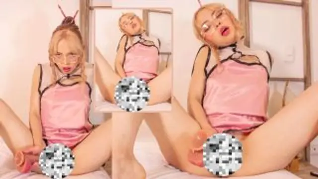 Ich ficke meine haarige Muschi hart, bis sie Sperma spritzt