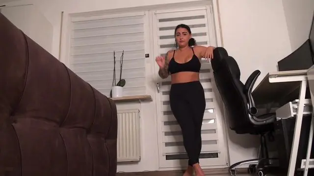 Angemessene Erniedrigung für Minischwanzopfer