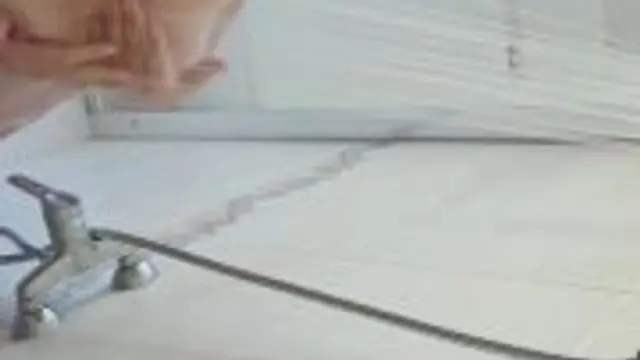 Heißer Duschmoment: Nasse Haut, verbotene Gedanken