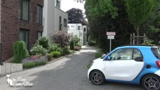 ABSPRITZ THERAPIE - Schwester Lara reitet dich in Latex ab