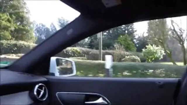 Arbeitskollege spritzt meine Leggings Beine voll