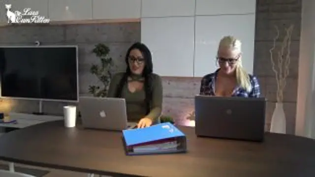 Die verfickte NERD WG | XXXL FACIAL voll auf die Brille