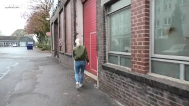 DREIST GEPISST | Mitten in eine fremde Hinterhof Werkstatt