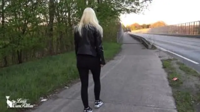 DREIST -  PUBLIC PISS Überschwemmung an der Hauptstraße