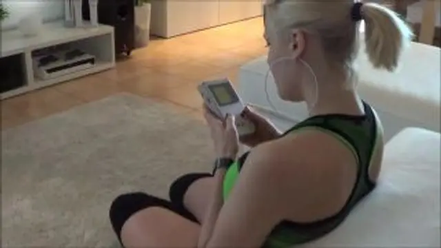 Er spritzt dreist auf meiner Kaugummi- Blase ab