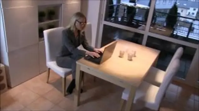 Geiler Nylon Footjob - Spritz mir auf die Nylonfot