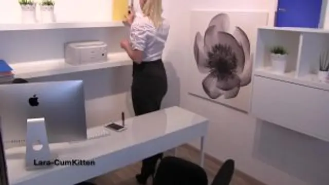 Gnadenlos - Junges Büro Fötzchen vom Chef zerfickt