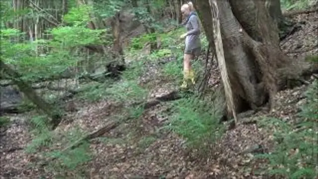 HILFE, ich stecke mit GUMMISTIEFELN im Sumpf fest!