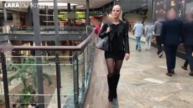 HOBBY HURE im Shopping Center ZERFICKT | Public FACIAL Tsunami in der Umkleide