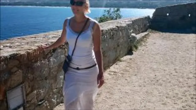 Ich war am Strand und hatte meinen engen blauen Ba