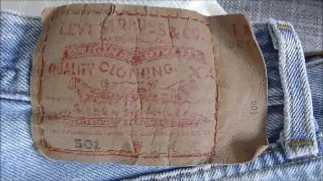 Jeans Orgasmus mit Vibrator in der Fotze