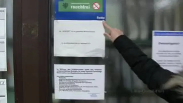 KRASS - Studentin PISST mitten in die Unibibliothek