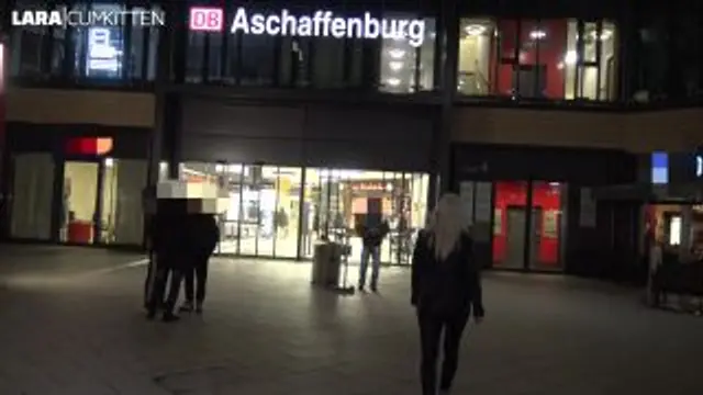 LEGGINGS BITCH im Hauptbahnhof | XXXL BOOTY vollgespritzt