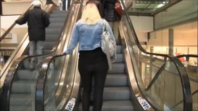 Mega DREIST - Ich pisse in die Umkleide!