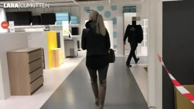 Mitten auf dem IK*A Parkplatz | Public PISS nach dem shoppen