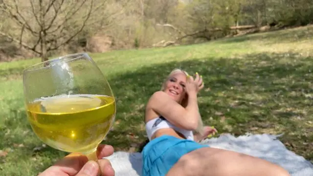 NATURSEKT PICKNICK | Ab Quelle gezapft und DOGGY GELECKT