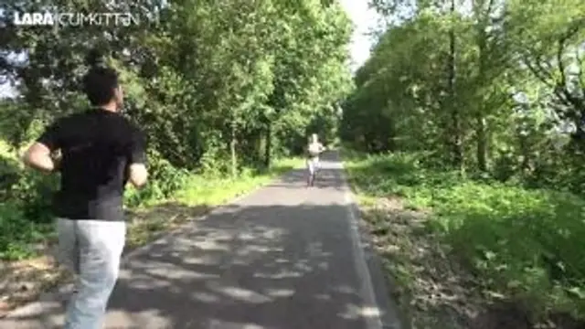 Notgeile FICKSCHLAMPE | BUBBLE BUTT beim joggen vollgespritzt