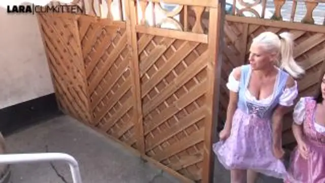 Oktoberfest PISS | Eine Maß Mädchen-Bräu frisch aus unseren Fotzen gezapft