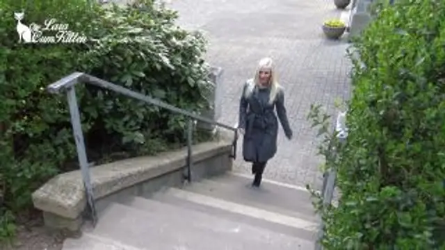 OMG das war knapp | Public PISS mitten in die Sparkasse