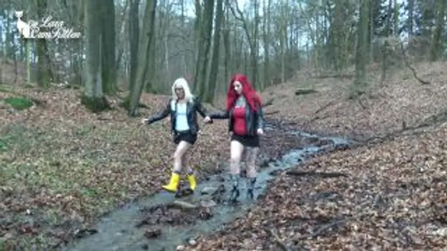 Outdoor PISS | Willst du unsere nassen Fotzen lecken?