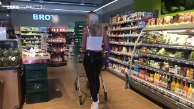 Praller XXL BUBBLE BUTT im Supermarkt | LEGGINGS FICK mit Schluck Finale