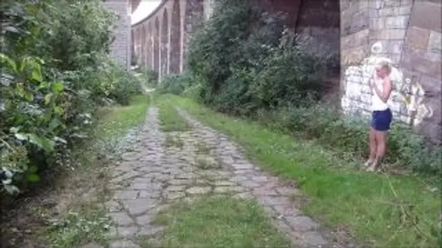 Sperma schmeckt geiler als Melone im nassem Top