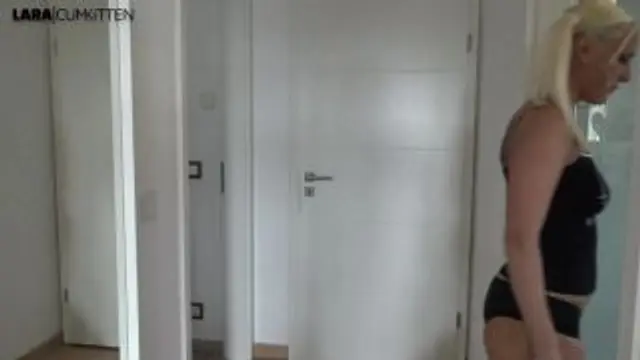 Stiefbruder BEIM WIXXEN ERWISCHT | Notgeile Fick-Mich-Schlampe ZERFICKT und zugekleistert