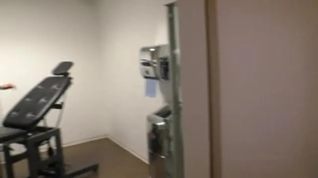 XXL FACIAL - Junge Arzthelferin mitten in der Praxis GEFICKT