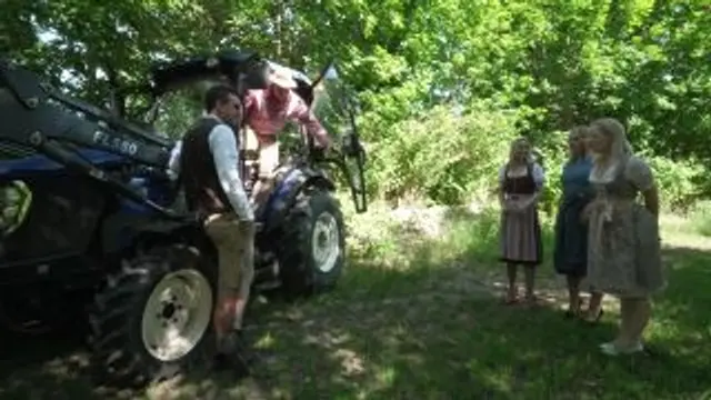 Outdoor Dirndl Orgie: 3 geile Schlampen blasen Bauer & Sohn