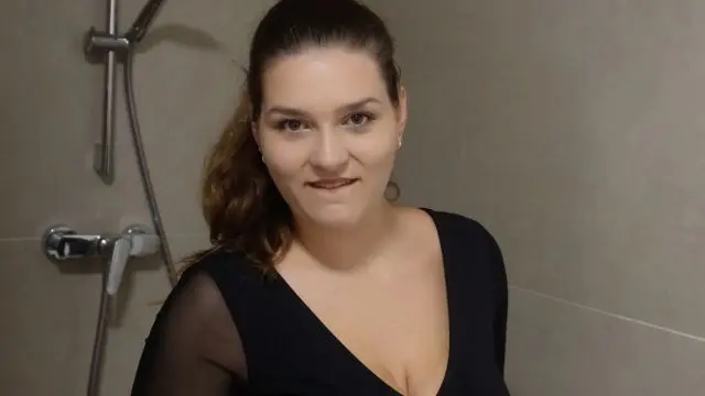 Versaute Milchspiele im Bad