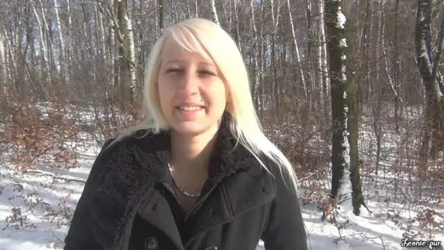 Outdoor-Fick!! Heiße Muschi AO im Schnee geknallt!