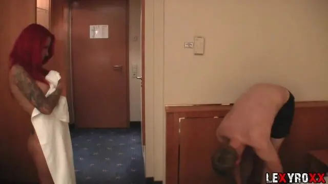 schüchternen Jungschwanz zum Sex verführt