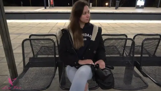 XXL Mutprobe! Riesendildo an S-Bahnhof gefickt!