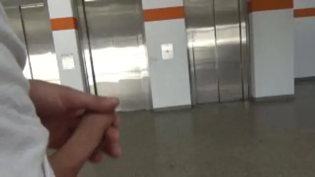 Exhibitionisten im Parkhaus beim Wixxen erwischt*