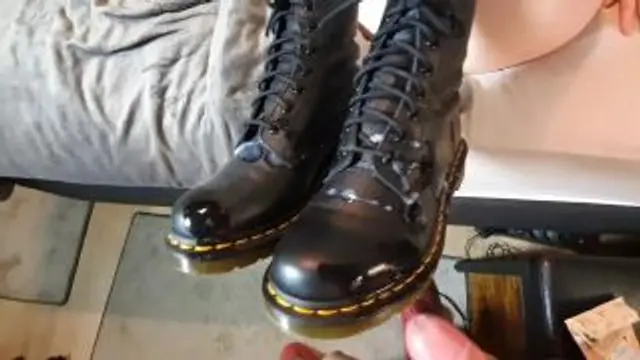 Stiefdaddy spritzt meine Boots voll