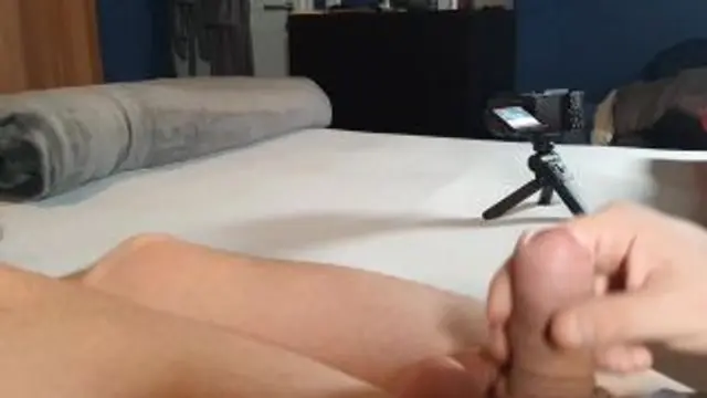 Stiefdaddys Sperma vor der Uni geschluckt