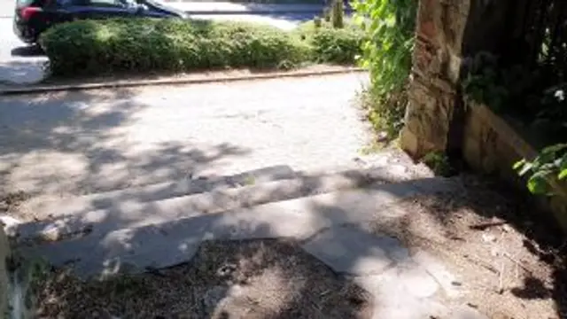 User FiCkDatE mitten an der Hauptsraße