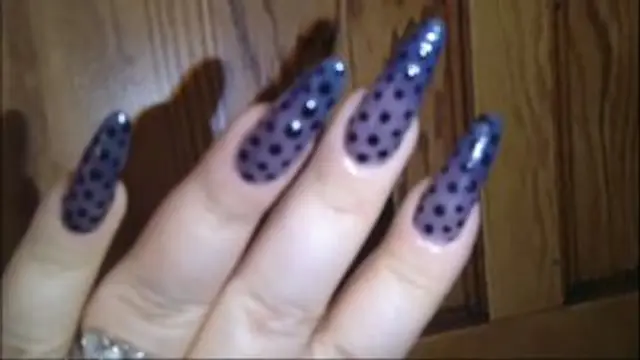 ASMR klopfende Nägel transparentes Gelee schwarze Polka Dot Nägel