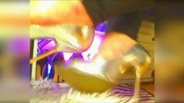 GEFÜHRTES MASTURBIEREN, ERSTE STUFE - STIMME + GOLDENE HEELS