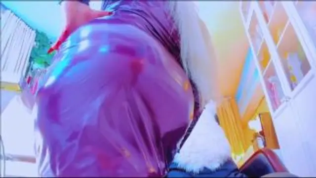 MEIN GROSSER RUNDER VINYL-POPO ZUM ANBETEN + STIMME